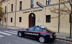 Abusi su una minore di 14 anni e video online: arrestati due ventenni a Caltanissetta