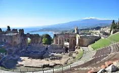 Taormina strapiena di turisti anche a settembre