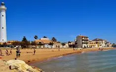 Una donna seguita da uno sconosciuto sulla spiaggia di Montalbano a Punta Secca? Il racconto sui social