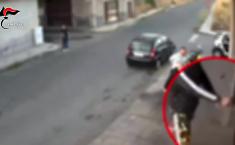 Patern&ograve;, i cinque arresti e la sete di vendetta del clan Assinnata: l'agguato nell'autofficina ripreso dalle telecamere di sorveglianza