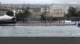 San Silvestro a mare 2025: il video della tradizionale gara di nuoto di fine anno (sotto una pioggia battente)