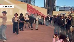 &laquo;Al mio paese&raquo;, Levante, Brancale e Delia cantano la nostalgia di chi studia lontano da casa: il flash mob a sorpresa alla Naba di Roma