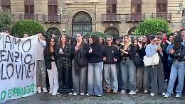 Palermo in lutto: funerali per Paolo Taormina, il ventenne "ucciso per niente". Folla già radunata davanti alla Cattedrale