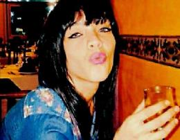 Dà fuoco alle ex, ma lei lo difende: «Non è stato lui»