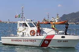 A Lampedusa i migranti soccorsi da motopesca "Accursio": interviene Guardia Costiera