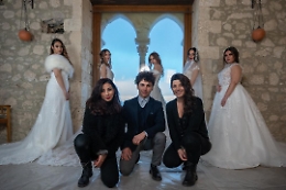 Cinque splendide spose mettono in scena la loro diversità