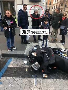 Incidente per Luca Zingaretti: il suo scooter finisce contro un'auto