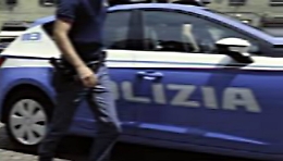 Danneggia cancello dell'abitazione e una Porsche dei famigliari della ex