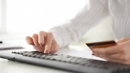 Vittima di truffa romantica denuncia il corteggiatore, ma è troppo tardi