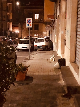Catania: inciviltà e sporcizia in via Gradisca