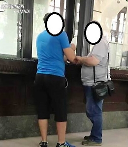 Catania, infermiere indebitato con la banca fa arrestare un estorsore