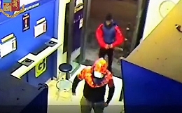 Catania, armato di ascia rapinò con un complice centro scommesse: arrestato