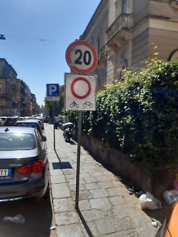 Catania: cartello stradale pericoloso