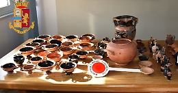 Nel furgone avevano beni archeologici:
denunciati due catanesi dalla Polizia