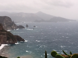 Vento forte e mare forza 6, sospesi i collegamenti con le isole Eolie