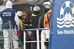 Coronavirus, Musumeci: «Grave aver autorizzato sbarco a Messina della Sea Watch»