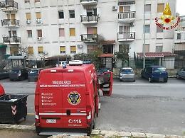 Palermo, incendio in un appartamento allo Zen: muore un anziano