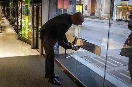 Coronavirus, epidemia in Italia non rallenta 
E c'è chi chiede: "Chiudete tutto per 15 giorni"