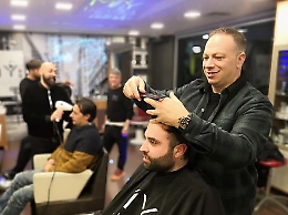 Coronavirus, lo sfogo del barbiere palermitano: &laquo;Stato ci aiuti, perch&eacute; hanno fatto rientrare tutta quella gente dal Nord?