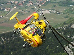 Palma di Montechiaro, ha un malore mentre &egrave; alla guida: l'auto si schianta contro il palo. Muore anziano