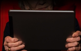 Messina, paziente Covid compie 100 anni al Policlinico: festa virtuale