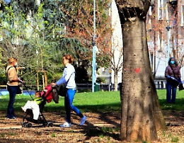 Emergenza coronavirus, in Sicilia le passeggiate con bambini restano vietate