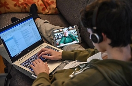 Emergenza coronavirus: se non si torna a scuola, per la Maturità c'è solo l'orale a distanza