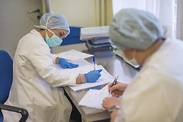 Coronavirus, in Italia dati di contagi e morti ancora alti