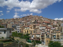 Coronavirus, si incontrano vicino al cimitero per un prestito: sanzionati