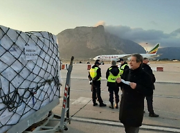 Coronavirus, atterrato a Palermo carico con 40 tonnellate di dispositivi di protezione