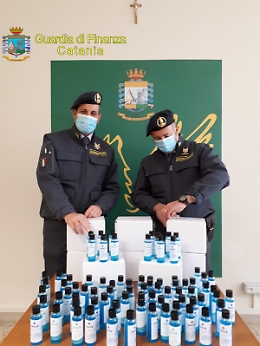 Coronavirus, controlli stringenti su chi vende falsi prodotti igienizzanti