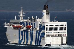 Coronavirus, i 156 migranti della Alan Kurdi in quarantena su una nave