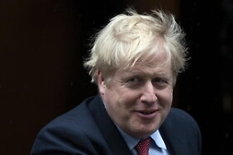 Coronavirus, il "redivivo" Boris Johnson: «La mia partita a scacchi con la morte»