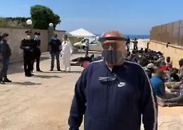 Migranti, emergenza nell'emergenza. Musumeci: «Non possiamo rischiare»