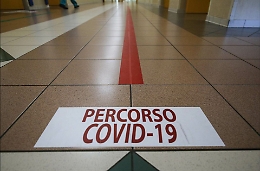 Lo studio della Fondazione Gimbe: «Il distanziamento sociale non ha ridotto i contagi»