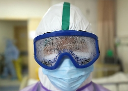 Fra i contagiati in Sicilia 1 su 10 indossa il camice: «Decisivi i folocai locali»