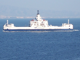 Coronavirus, un traghetto in più sullo Stretto per camion e tir