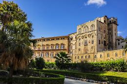 Sicilia, legge di stabilità: taglio dei canoni passivi del 5%, ma aumento del 20% per quelli attivi