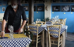 Da lunedì forse a pranzo con gli amici e via libera alle seconde case