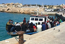 Migranti, 53 persone arrivate a Lampedusa