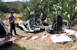 Biancavilla, presi mentre smantellavano le auto appena rubate