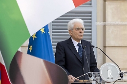 «Ripartire dai valori del 2 Giugno»: ma per l'Italia una festa “anomala”