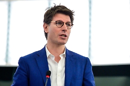 Ignazio Corrao sospeso dal M5S: votò contro pacchetto covid che prevedeva il Mes