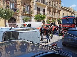 Sciacca, cerca di evitare un incidente e si ribalta con l'auto