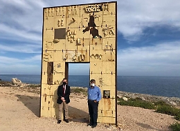 Provenzano a Lampedusa: «Avete tenuto alti in questi anni l’onore e la dignità dell’Italia e dell’Europa»