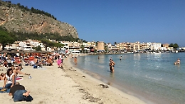 Palermo, spettacolare inseguimento per le vie di Mondello