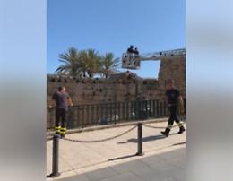 Siracusa, tassista minaccia suicidio: «Neanche i soldi per un gelato a mio figlio»