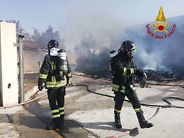Ragusa, rogo nel piazzale di una ditta di autotrasporti