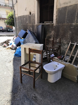 Giarre: scempio alle spalle del vecchio ospedale