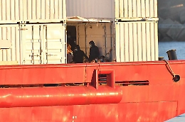 Il piccolo Madou ha ritrovato la sua mamma: ha attraversato a sei anni e da solo il Mediterraneo